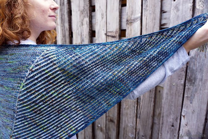 vitamin sea tuch shawl stricken knitting donnarossa designs detail texturen brioche zweifarbig patent kraus rechts quasten i-cord