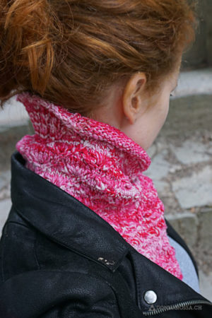 Lahinch bandana cowl rundschal strickanleitung pattern pink hinten back