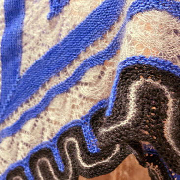 Frida shawl blue detail stacked stitches donnarossa