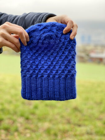 Kaeferberg hat flat donnarossa knitting pattern Zurich collection