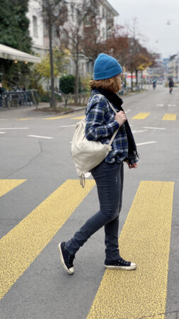 Wiedikon hat walking over the streetknitting pattern donnarossa Zurich Collection